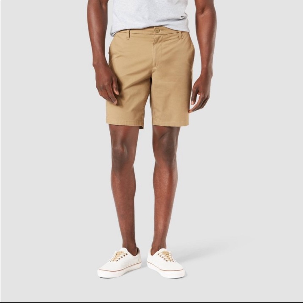 Men’s khaki shorts